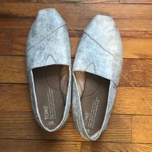 Ivory-coloured Tom’s with silver flowers